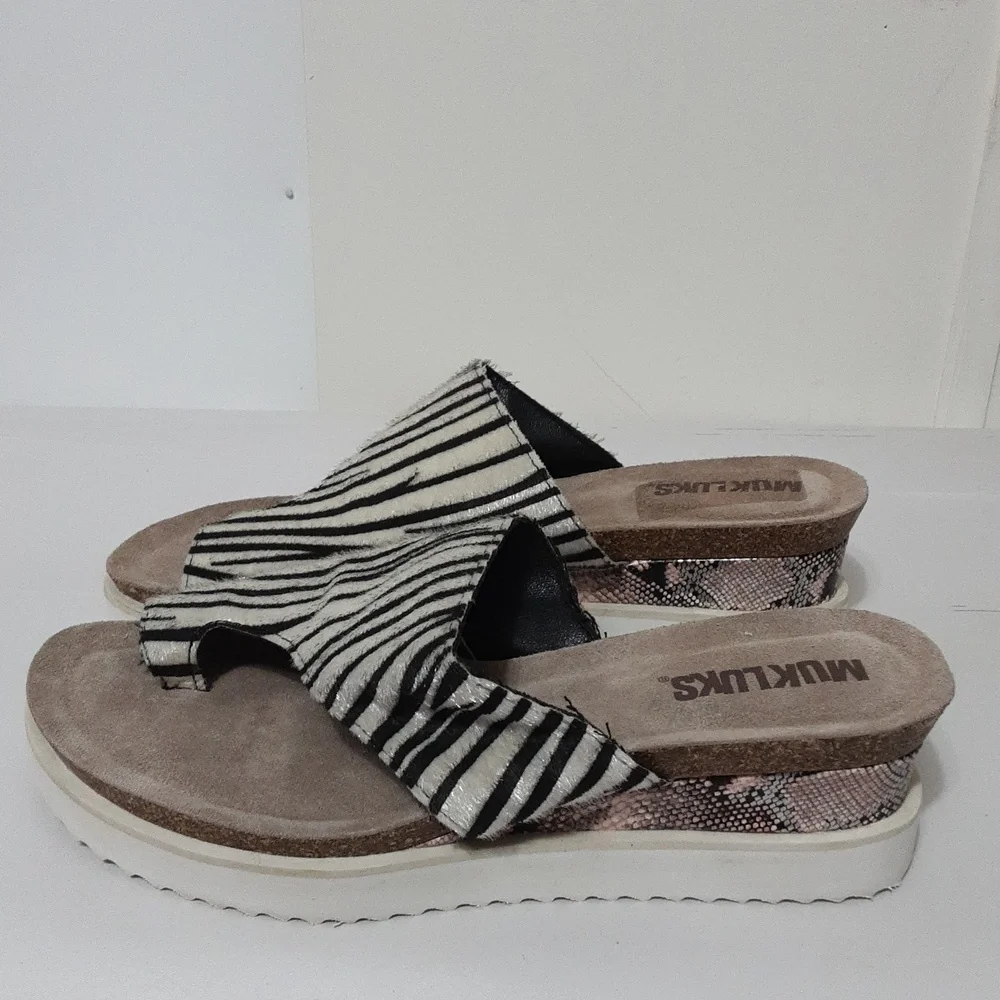 MUKLUKS Zebra Black and White Print‎ Pitch Duet Wedge Sandal